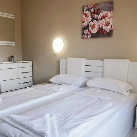 4 Bedroom House - Imperial Heights - - Sonnenstrand Сasa de vacaciones