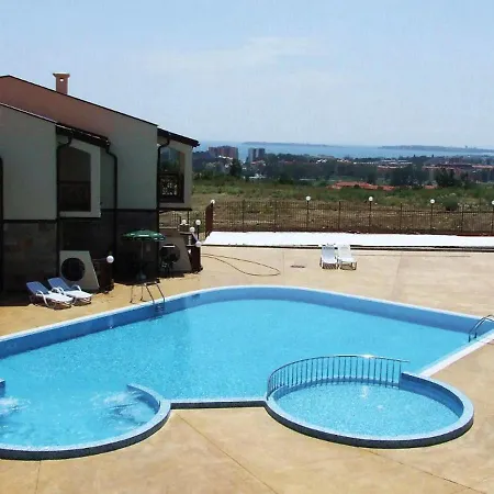 Nyaraló 4 Bedroom House - Imperial Heights - - Sonnenstrand
